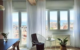 Céntrico piso reformado con vistas a la Bahía